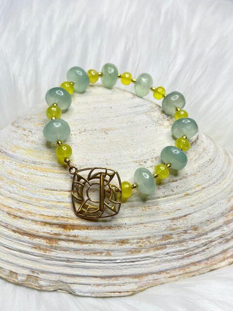 💚💛💚
Love working on custom orders! This one ships out tomorrow. This is a canary yellow & aqua sea foam chalcedony bracelet. 
DM me to discuss your custom jewelry order!😜
#customjewelryorder #chalcedonybracelet #zacharybloomjewelry #aquachalcedonyjewelry #braceletoftheday
