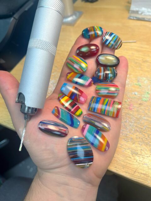 🏄‍♀️🏄‍♂️🏄
FRESH CUT & DRILL!
Working on beautiful new adjustable SURFITE bracelets this morning. These are all filled with such gorgeous recycled surfboard resin colors. Let me know if one of these interests you.😊
#surfite #surfitebracelet #zacharybloomjewelry #adjustablebracelet #handshapedsurfboards