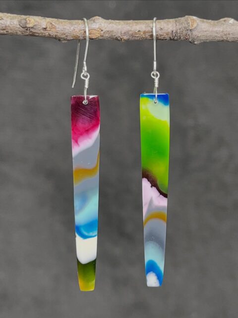 🏄‍♀️🏄🏄‍♂️
Recycled surfboard resin earrings are just so colorful & fun!🤩 
DM me for details on this pair.
😜
#surfite #surfiteearrings #surfboardresin #zacharybloomjewelry #handshapedonly