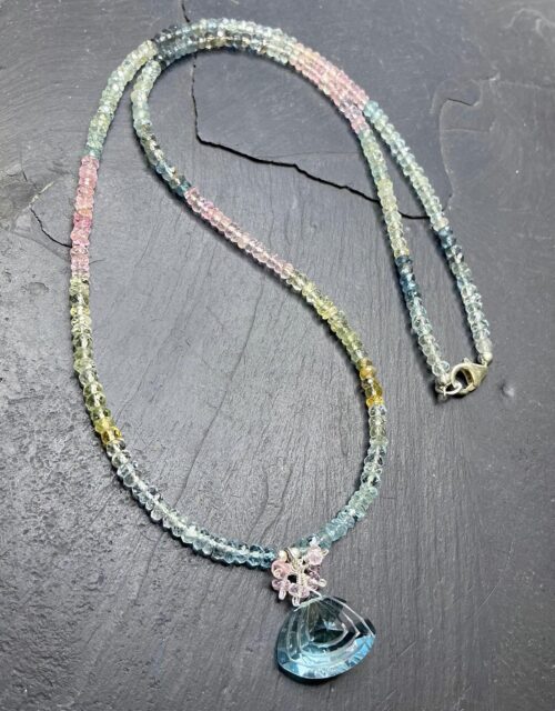 π§πΈπ§
RARE hand-carved ice blue topaz pendant combined with all natural mix of faceted shaded aquamarine gemstones and sterling silver accents. This is such a gorgeous necklace in person! Total length is approximately 20 inches plus the topaz pendant hangs another .75 inches.
DM me for plenty more pictures and video of this spectacular Spring piece.
π
#icebluetopaz #aquamarinenecklace #raregemstones #zacharybloomjewelry #springjewelry