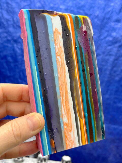 🏄🏄‍♀️🏄‍♂️
Absolutely love the colors that emerged in this beautiful slab I cut from a large chunk of leftover surfboard resin. Definitely stay tuned to tons of colorful & unique SURFITE designs.
😜
#surfite #surfiterough #surfiteearrings #zacharybloomjewelry #glassingsurfboards
