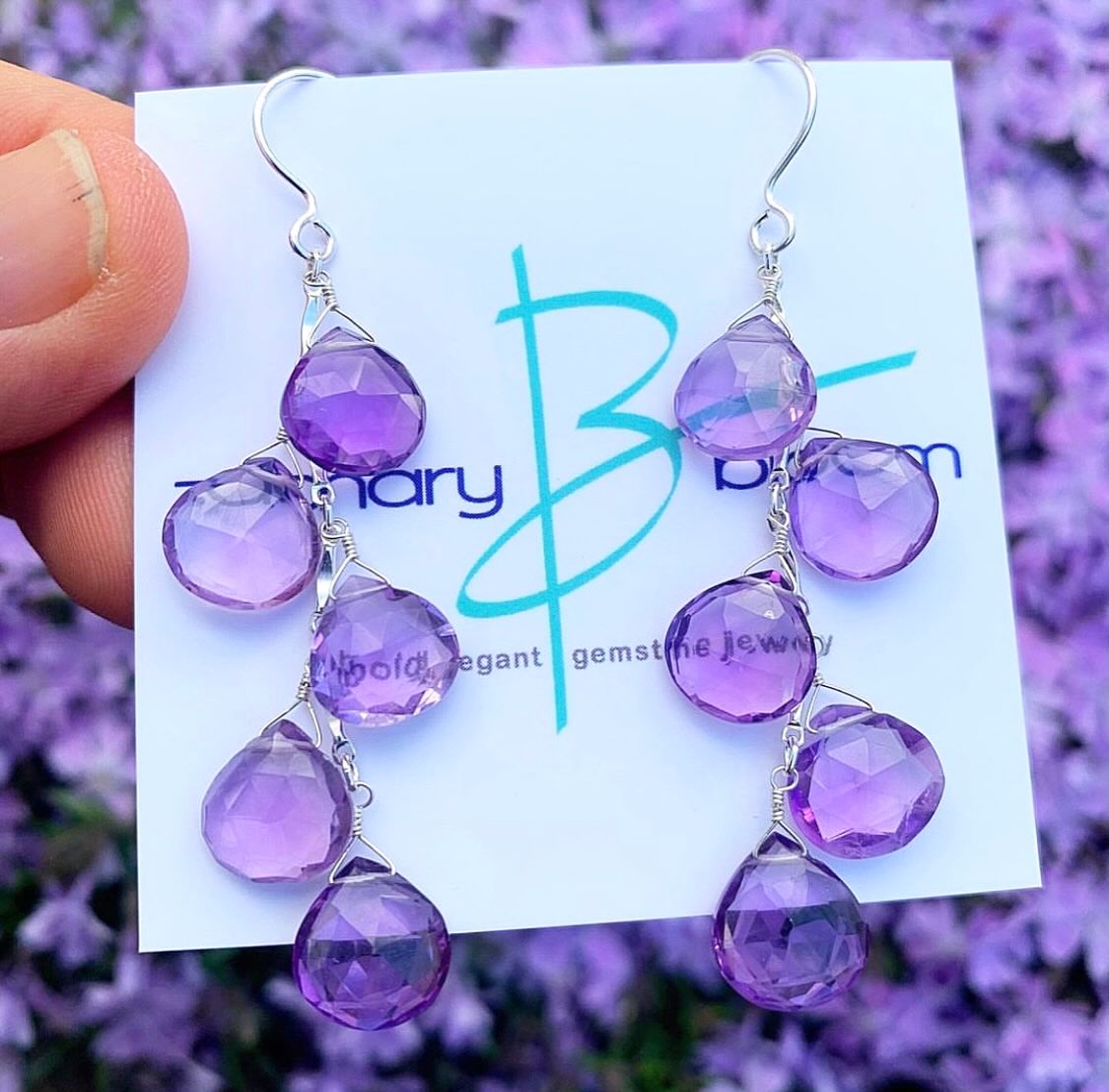 ππ±π
Such a beautiful shade of purple!
These violet amethyst earrings on sterling silver are available now. DM me for all the details.π
#violetamethyst #amethystearrings #purplerainπ #zacharybloomjewelry #cascadeearrings
