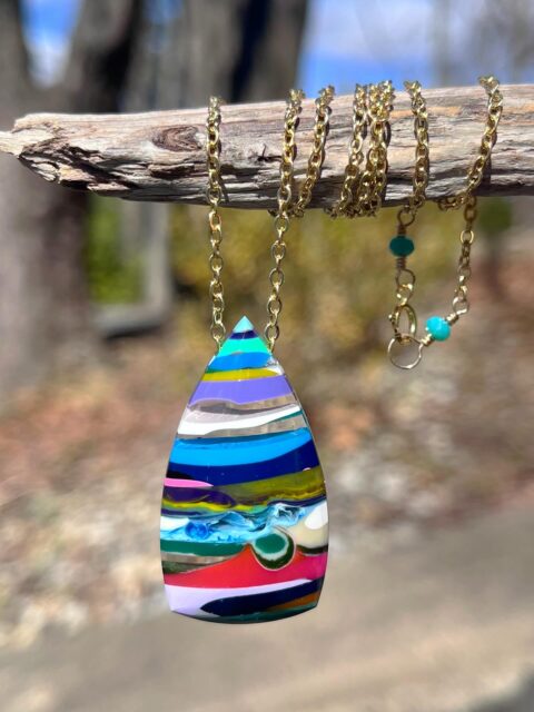 🏄‍♂️🏄‍♀️🏄
Catch this incredible hand-shaped recycled surfboard resin necklace this Saturday, March 21st, from 1-4pm in Flemington, NJ for an awesome Spring Craft Market taking place at Conclave Brewing. There will be live music, a selection of talented artisans, sweet treats and of course delicious beer to enjoy. DM me with any questions. Hope to see you this Saturday.😍
#conclavebrewing #shoplocalnj #springcraftmarket #zacharybloomjewelry #surfite