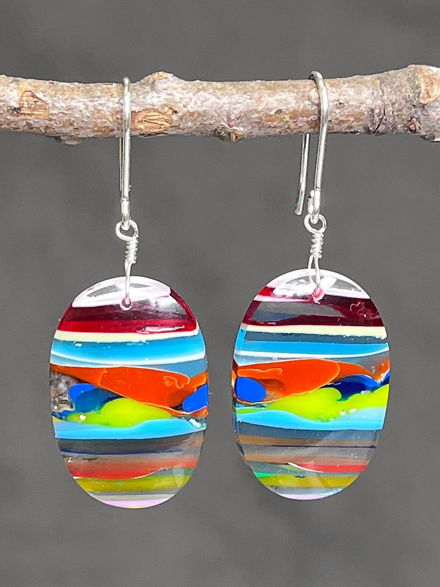 🏄‍♂️🏄‍♀️🏄
Love this pair of SURFITE!
DM me for details on this hand-shaped up-cycled surfboard resin pair of earrings.😍
#surfite #surfstone #surfiteearrings #zacharybloomjewelry #glassingsurfboards