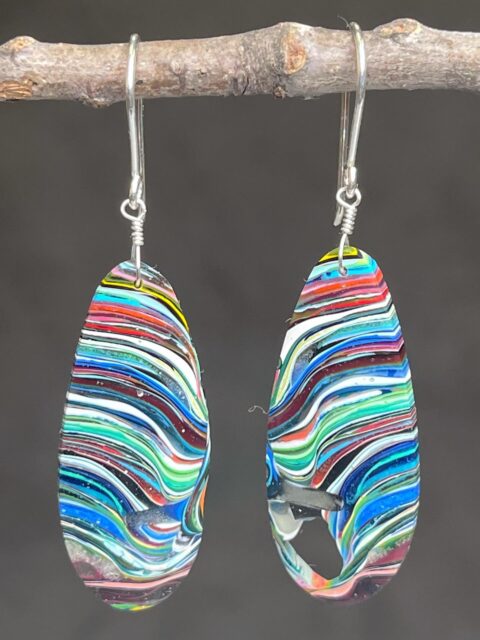 🏄‍♂️🏄‍♀️🏄
Super RARE unique pair of Southern California SURFITE. This is definitely some of the most difficult surfboard resin to source with all those tight color layers. This pair has air pockets in them which makes them even more special!!!
DM me to see video and to learn about all the details.😜
#michaeltakayama #handshapedsurfboards #surfite #surfiteearrings #zacharybloomjewelry