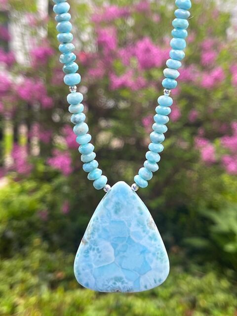 🏝️😍🏝️
Just finished up this piece. Top grade custom cut incredible larimar necklace. 
This is such a bold beauty. Sterling silver accents throughout. Definitely DM me for details on this piece.😊
#larimarnecklace #larimarjewelry #zacharybloomjewelry #larimarstone #summernecklace