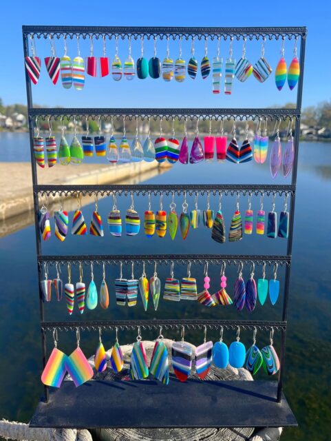 🏄🏄‍♂️🏄‍♀️
What a selection of hand-shaped SURFITE earrings. All of these are up-cycled from surfboard resin waste I collected myself from surfboard shapers along the Jersey Shore and beyond. DM me if you see a pair you like! Zack😍
#surfite #surfiteearrings #surfboardresin #zacharybloomjewelry #surfart