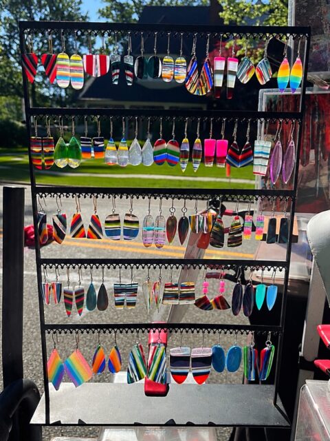 ‼️‼️‼️
Today is the day! Check out how gorgeous these hand-shaped surfboard resin earrings look in the sunshine this morning. You can catch me in Glen Ridge, NJ for the annual Arts & Eco Fair which takes place from 10-4pm on Ridgewood Ave right in front of Glen Ridge High School. This is always an enjoyable show to participate in. I am in space 31 and the weather is amazing!😍
#glenridgenj #glenridgeartsandecofair #zacharybloomjewelry #glenridgehighschool #shopnjlocal