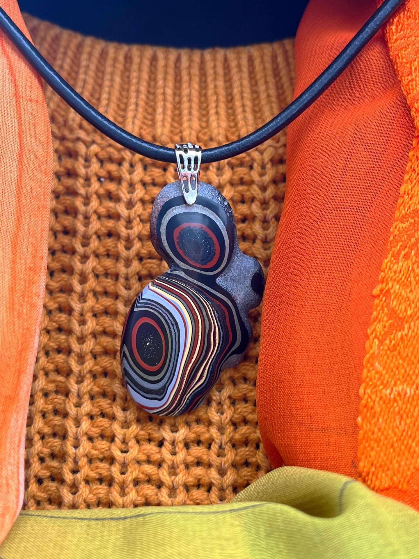 😱😱😱
What a perfect match!!!
She found this amazing FORDITE pendant I cut the other day and she put it right on. Sometimes it truly was meant to be.🥰
#fordite #forditependant #zacharybloomjewelry #upcycledjewelry #somerspointnj