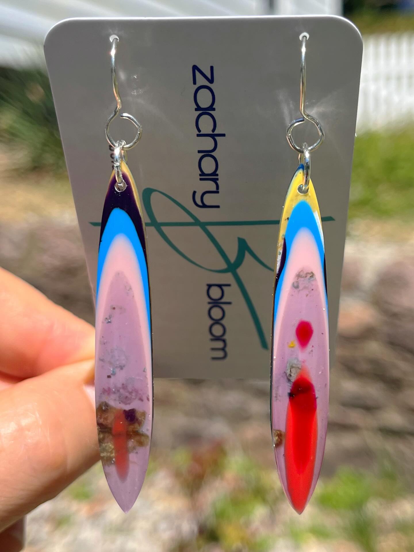 🏄‍♂️🏄🏄‍♀️
Now those are some sleek recycled surfboard resin earrings! Super lightweight but nice & long. Definitely DM me for details on this SURFITE pair. 
😍
#surfite #surfiteearrings #surfresin #zacharybloomjewelry #glassingsurfboards