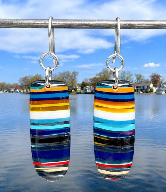 🏄‍♂️🏄‍♀️🏄
SURFITE ON THE LAKE
What a beautiful pair of recycled surfboard resin earrings. Hand-shaped with a high polish. Very lightweight & easy to wear. DM me for details and video of this pair.😜
#surfite #surfiteearrings #surfstone #zacharybloomjewelry #handshapedsurfboards