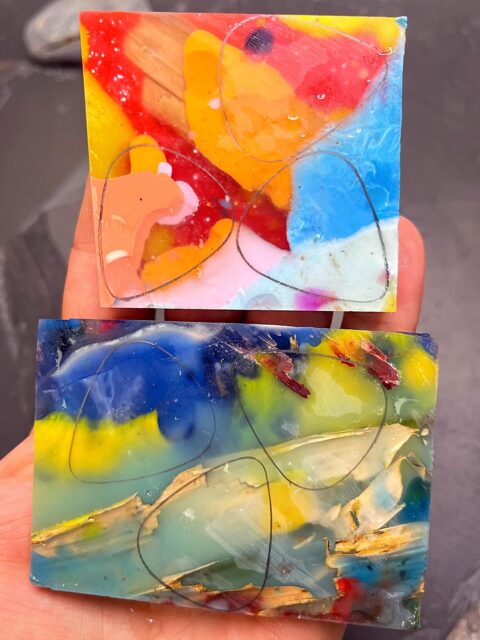 🎸🎸🎸 
SURFITE guitar picks coming soon. Starting to work on these to see how they turn out. Gonna debut these this Spring with all my up-cycled surfboard resin designs. 
DM me if you might like one. This is a fantastic gift for a guy or a gal.😍
#surfite #surfiterough #guitarpicks #surfboardresin #zacharybloomjewelry