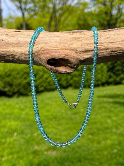 🏝️😍🏝️ 
AAA QUALITY all natural smooth Paraiba blue apatite necklace with sterling silver. These are an absolutely stunning color in person.
DM me for details.😉
#apatite #apatitejewelry #zacharybloomjewelry #paraibablue #gemstonestrands