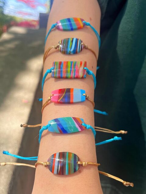 🏄‍♂️🏄🏄‍♀️
New batch of hand-shaped SURFITE adjustable bracelets. These are so nice for the summertime! This is just a small sample of what I’ve been working on. Shout out to my daughter for modeling for me.🥰
DM me to see the entire collection. 
😜
#surfite #surfitebracelet #surfresin #glassingsurfboards #zacharybloomjewelry
