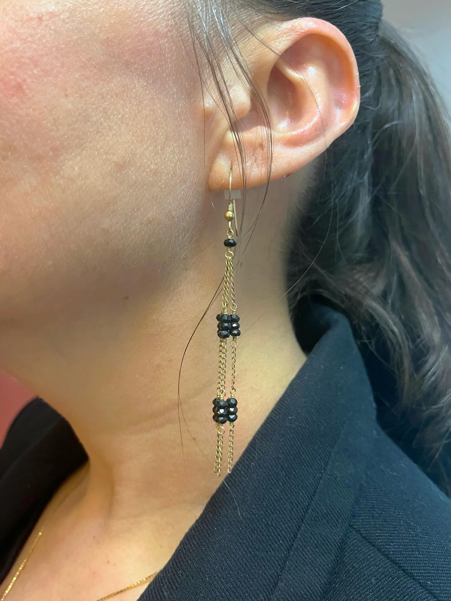 😍🖤😍
Custom designed elegant faceted black spinel cascade earrings with 14kt gold-filled chain for a night on the town. I designed these for my wife a while ago and she wears them when she has a nice event to attend. If you’d like something similar please let me know.😉
#customjewelry #blackspinelearrings #zacharybloomjewelry #cascadeearrings #elegantjewelry