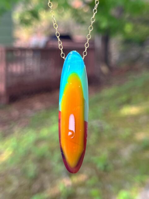 🏄🏄‍♀️🏄‍♂️
Beautiful up-cycled SURFITE necklace in a surfboard shape on 14kt gold-filled chain. This is truly a beauty seen in person. DM me if you’d like details.
😍
#surfite #surfitenecklace #surfboardglassing #zacharybloomjewelry #surfsup