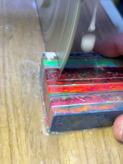 🏄‍♂️🏄‍♀️🏄
Slicin’ up SURFITE pairs in the cutting studio this morning. The work never ends!😜
#surfite #surfiteearrings #surfiterough #zacharybloomjewelry #onepairofhands
