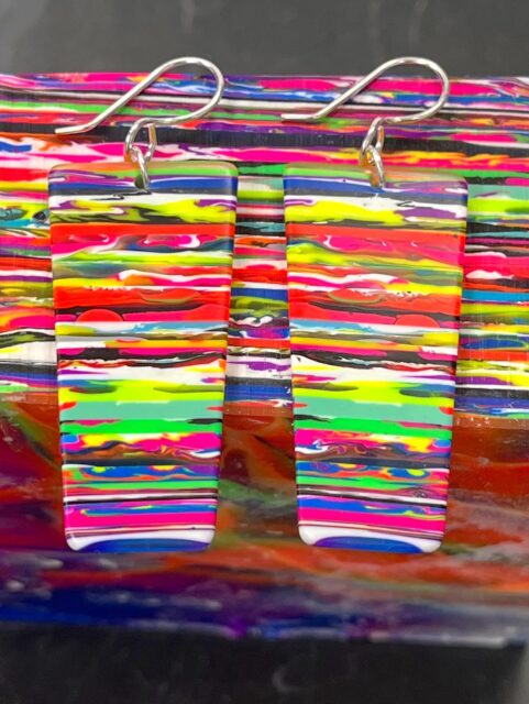 πββοΈπββοΈπ
Do you see it????π
Look in the middle of both pieces of this gorgeous SURFITE pair and catch the fiery hot pink sun setting into the white/blue ocean.π
NOW THATβS ABSOLUTELY OUTRAGEOUS!π€£
DM me for price and any questions on these vibrant beauties.
π
#surfite #surfiteearrings #surfboardglassing #zacharybloomjewelry #colorexplosion