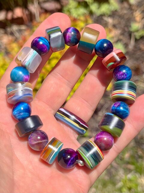 ππββοΈπββοΈ
Well now thatβs a BOLD statement bracelet! Hand-shaped SURFITE barrel beads combined with chatoyant multi-color tigerβs eye beads. This bracelet is a stretch bracelet on super strength professional stretch magic. Each recycled surfboard resin bead has multiple vibrant colors. Definitely a very fun piece to wear. DM me for details.π
#surfite #surfitejewelry #surfitebracelet #surfboardsbuiltbysurfers #zacharybloomjewelry