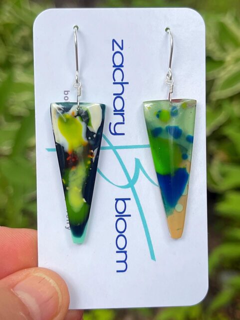 🏄‍♀️🏄🏄‍♂️
Hand-shaped recycled surfboard resin earrings. Such a beautiful pair!😍
#surfite #surfiteearrings #surfboardart #surfboardglassing #zacharybloomjewelry