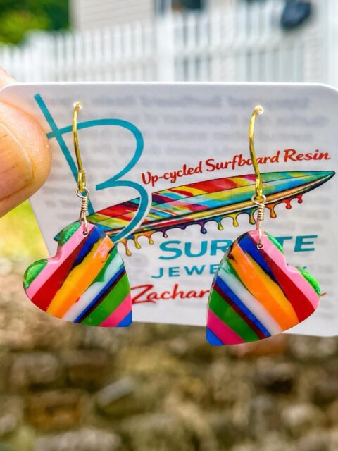 πββοΈπββοΈπ
A pair of sweet hearts for your sweetheart!π
Recycled surfboard resin earrings unlike youβve ever seen. DM me for details.π
#surfiteheart #surfiteearrings #heartearrings #zacharybloomjewelry #handshapedsurfboards