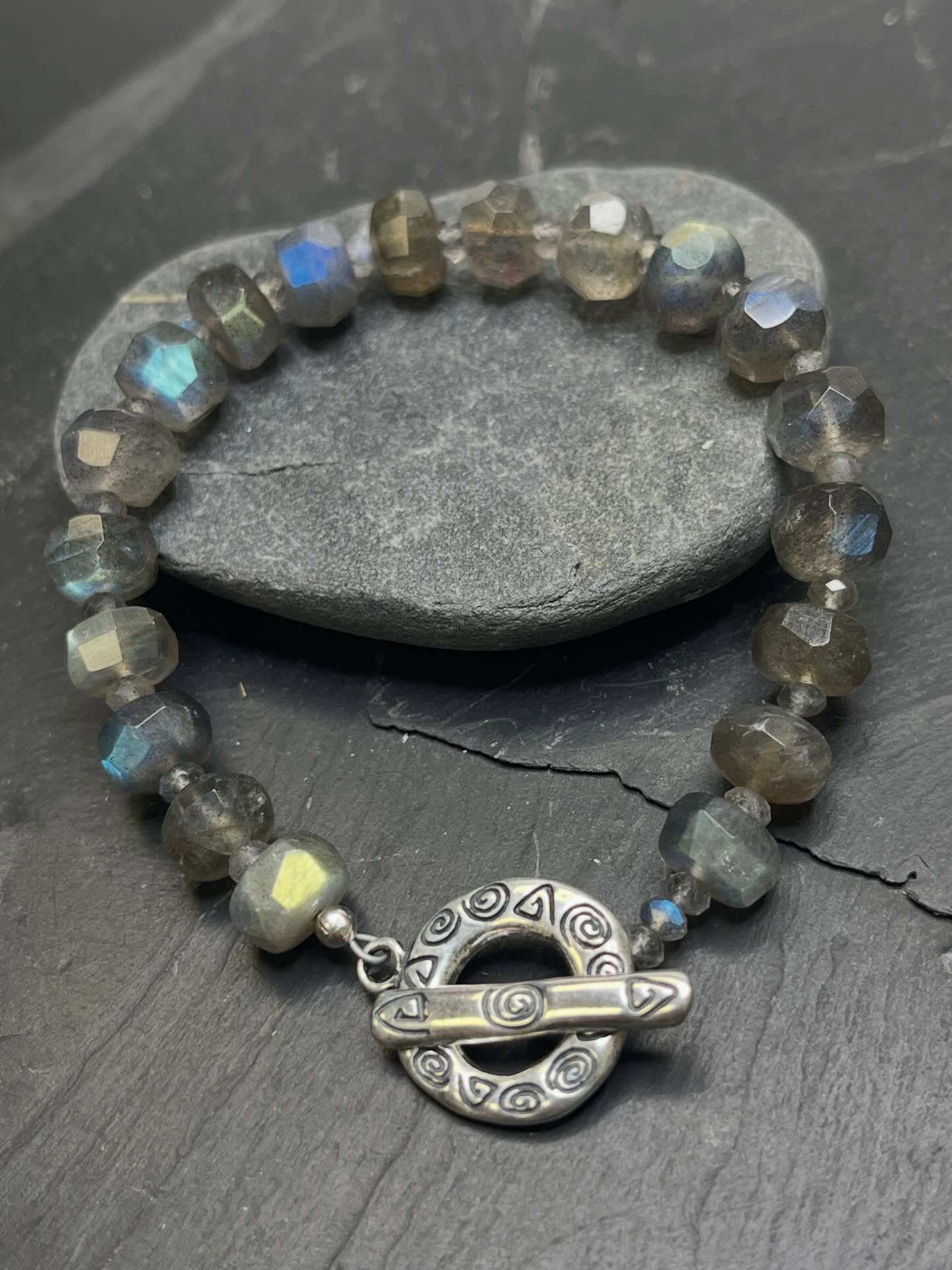 πππ
Flashy faceted labradorite bracelet with fine detailed silver toggle clasp. Each piece in this bracelet is filled with chatoyant flash. DM me for details.π
#labradoritebracelet #flashylabradorite #zacharybloomjewelry #boldbracelets #chatoyant