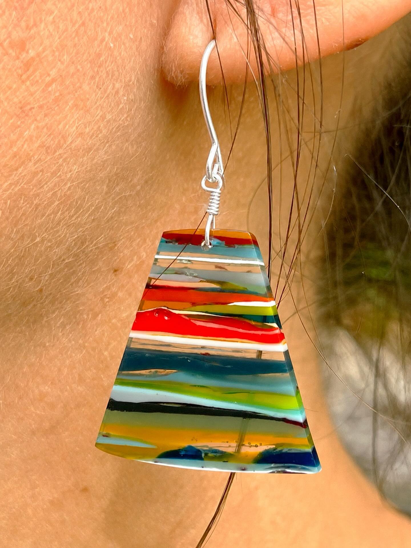 πββοΈπββοΈπ
So lightweight & so unique. Every single pair of SURFITE earrings is one-of-a-kind and all hand-shaped from leftover surfboard resin I personally collect from surfboard shapers on the Jersey Shore, across the country, and beyond.π
#surfite #surfiteearrings #surfitejewelry #zacharybloomjewelry #surfboardresin