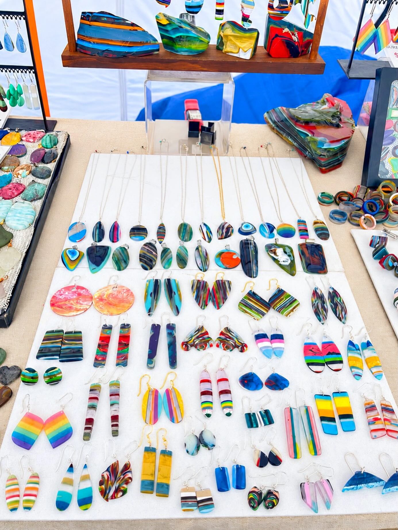 βΌοΈβΌοΈβΌοΈ
Come check out some GORGEOUS lightweight surfboard resin jewelry today! YESβ¦I did in-fact drive all the way down to LBI this morning at 4:30am to set-up for the Viking Village Art & Craft Show. Not sure if that makes me absolutely out of my mind or just a dedicated crafts person doing what they love. You decide!π€£
But I am here all day so if you are on LBI take a drive down to Barnegat Light, Viking Village and come see what I put out today. You wonβt be disappointed.π
#vikingvillageshows #surfite #vikingvillagelbi #barnegatlightnj #zacharybloomjewelry
