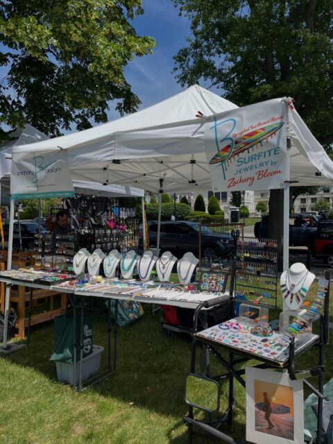 ‼️‼️‼️ 
All set-up. Catch me TODAY in Morristown, NJ on the lawn at St. Peter’s Church from 1-6pm. There will be a great selection of talented artisans. Hope to see you this afternoon. The weather is spectacular.😜
#morristownnj #zacharybloomjewelry #morristownarts #surfite #shoplocalnj