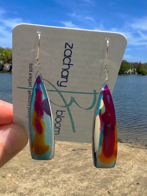 🏄‍♀️🏄🏄‍♂️
This pair is absolutely stunning! I made this pair from the same raw recycled surfboard resin material which I posted previously. If you want to see what the raw slab looks like please see my previous post. These are available now. 
😍
#surfite #surfiteearrings #rhodeislandsurf #handshapedsurfboards #zacharybloomjewelry