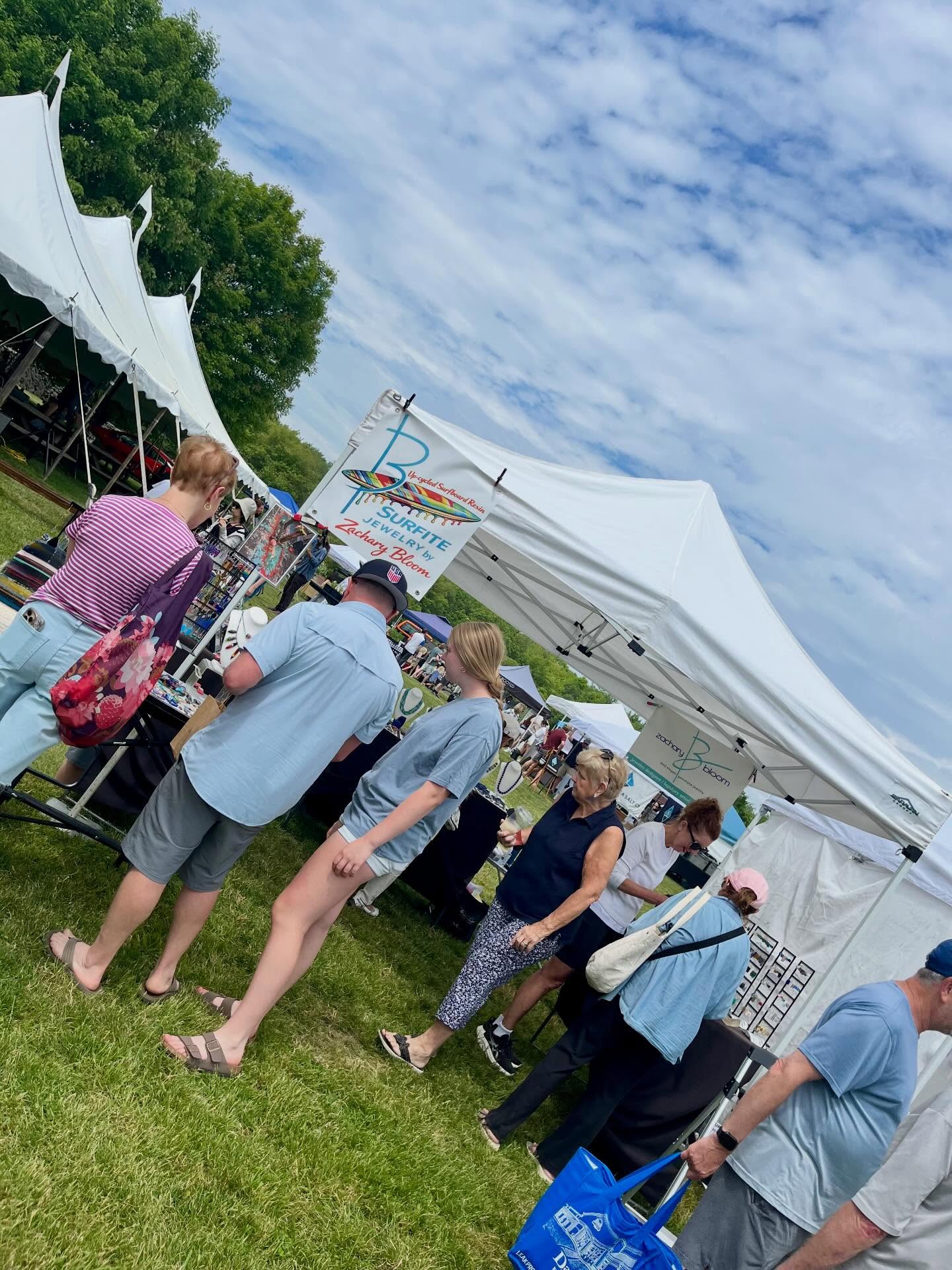 ππββοΈπββοΈ
LOVE THIS MARKET!
Here at Casey Farm Market till 12:30pm. Hope to see you in RI today.π₯°
#caseyfarmri #caseyfarmmarket #rhodeislandlife #surfite #zacharybloomjewelry