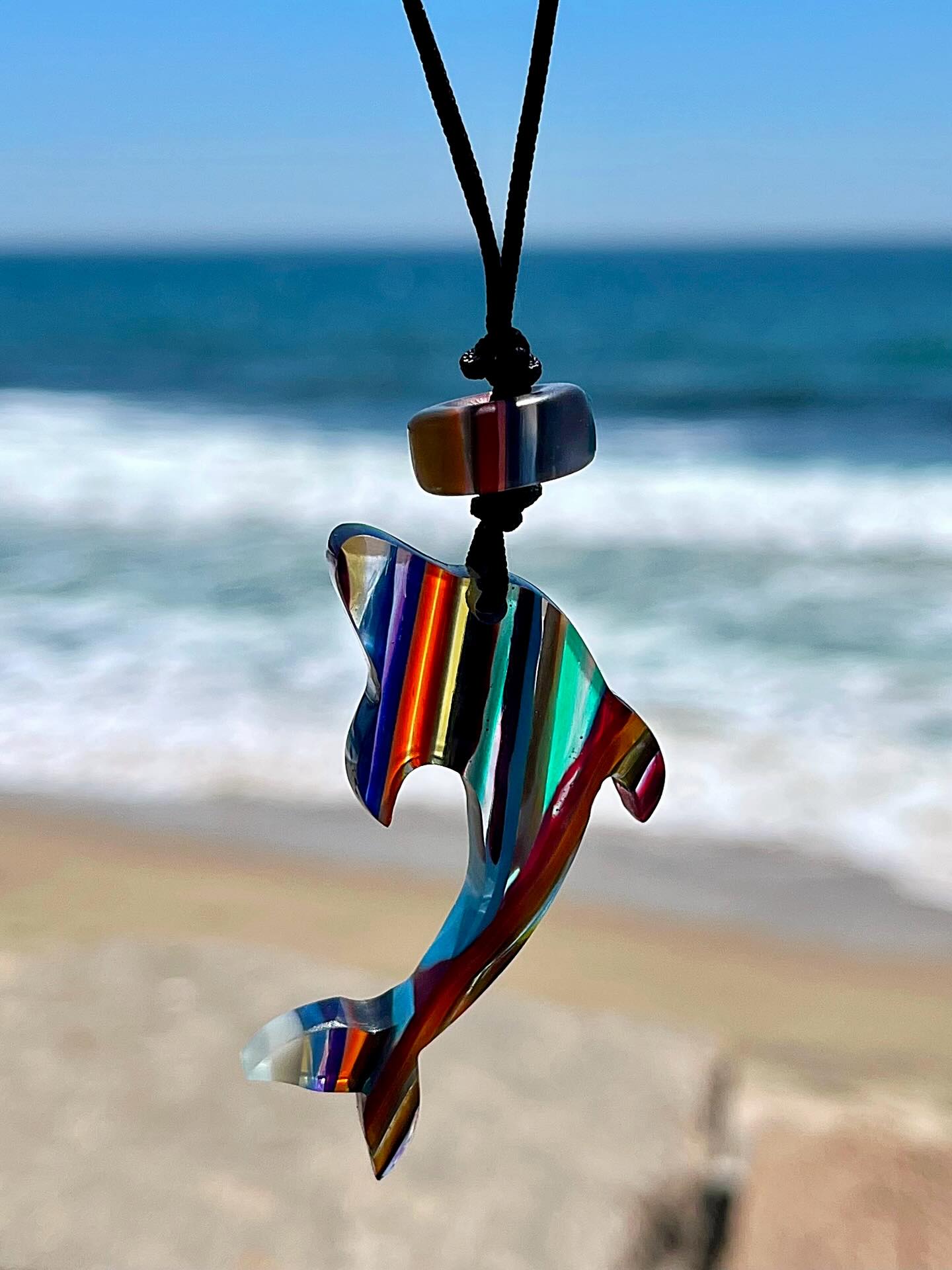 π¬ππ¬
Recycled surfboard resin hand-shaped dolphin on adjustable paracord necklace. Perfect for wearing in the ocean!π
#surfite #surfresin #dolphinnecklace #handshaped #zacharybloomjewelry