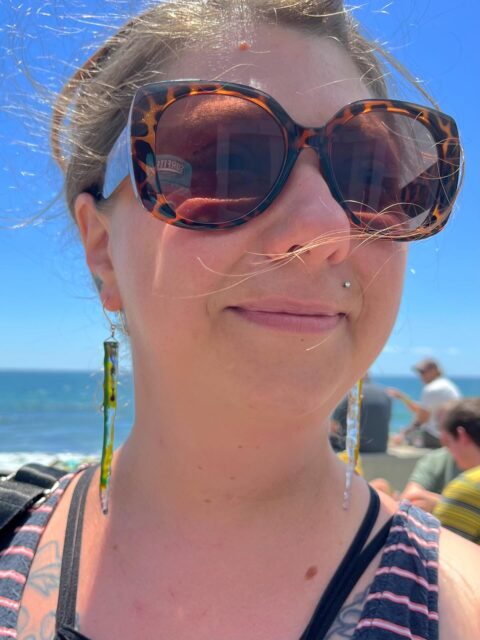 ππββοΈπββοΈ
Love these stalactite SURFITE earrings on her!π
#surfite #surfresin #surfiteearrings #handshaped #zacharybloomjewelry