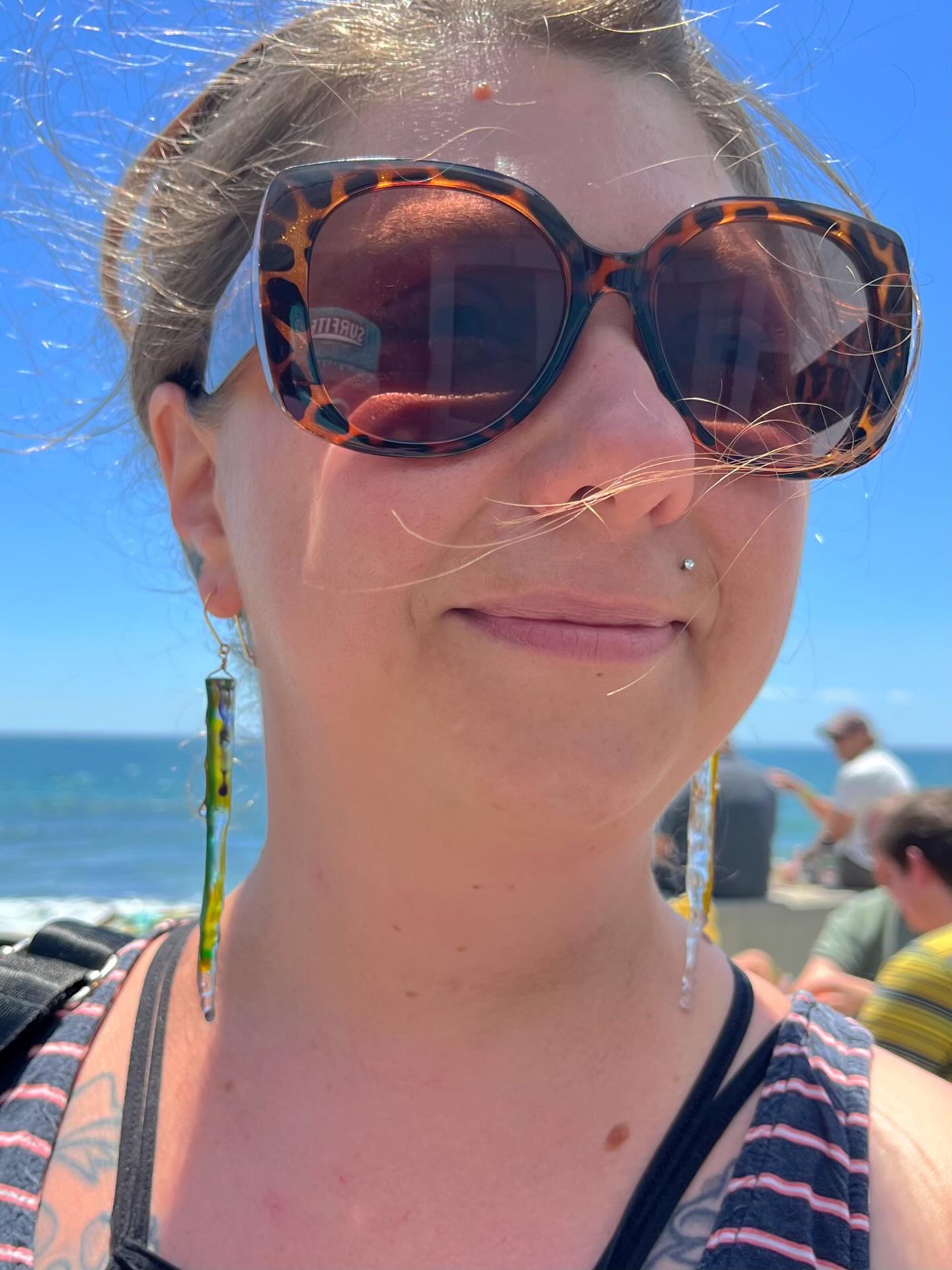 ππββοΈπββοΈ
Love these stalactite SURFITE earrings on her!π
#surfite #surfresin #surfiteearrings #handshaped #zacharybloomjewelry