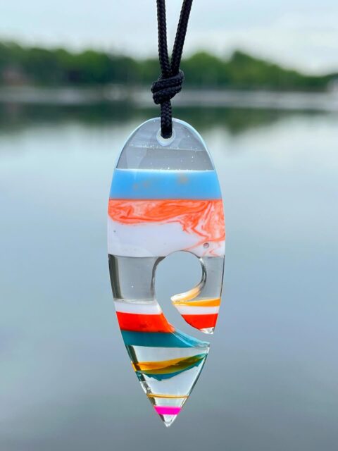 ππββοΈπββοΈ
Fresh new hand-shaped SURFITE necklace on adjustable paracord. This one is definitely for a guy or gal. Super lightweight but very decent size piece. Recycled from leftover surfboard resin I collected on the Jersey Shore.π
#surfite #surfitenecklace #surfart #zacharybloomjewelry #handcarvedjewelry
