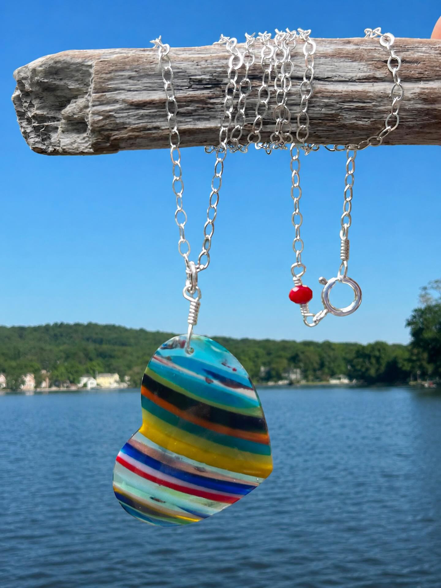 πββοΈπββοΈπ
A beautiful heart necklace on the lake. Up-cycled from leftover surfboard resin called SURFITE. This one is approximately 18 inches on sterling silver chain. DM me for details.π
#surfiteheart #surfite #surfstone #zacharybloomjewelry #heartnecklace