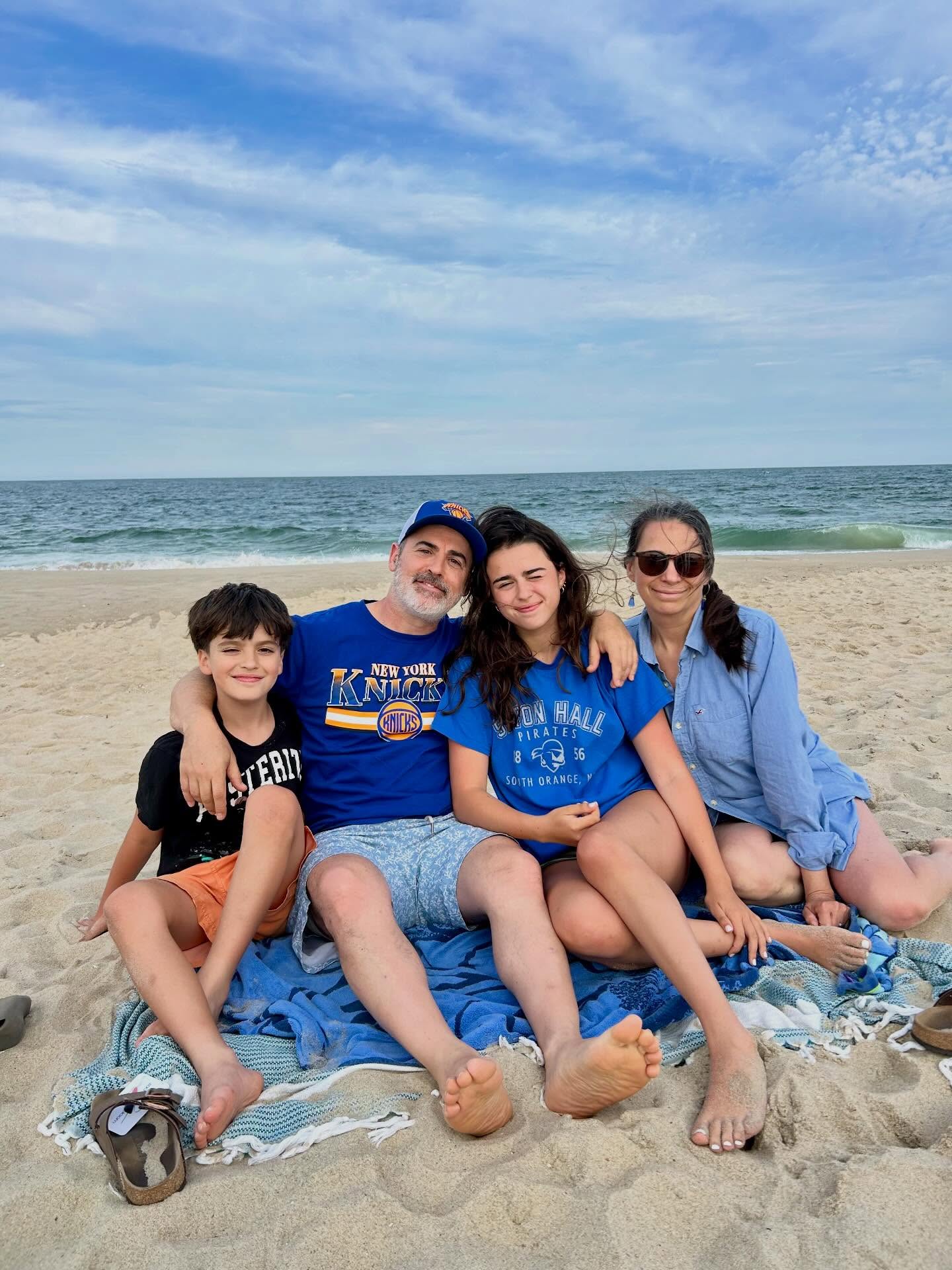 🏝️😍🏝️
What a super special once-in-a-lifetime early Father’s Day gift! A day down the Jersey Shore with my family after watching the NY KNICKS win the NBA CHAMPIONSHIP last night. Next weekend I’m doing the Narragansett Art Festival up in Rhode Island so we were able to celebrate today doing what I love most being at the beach.
🥰
#nyknicksfan #jerseyshore #zacharybloomdesigns #manasquannj #njsurf