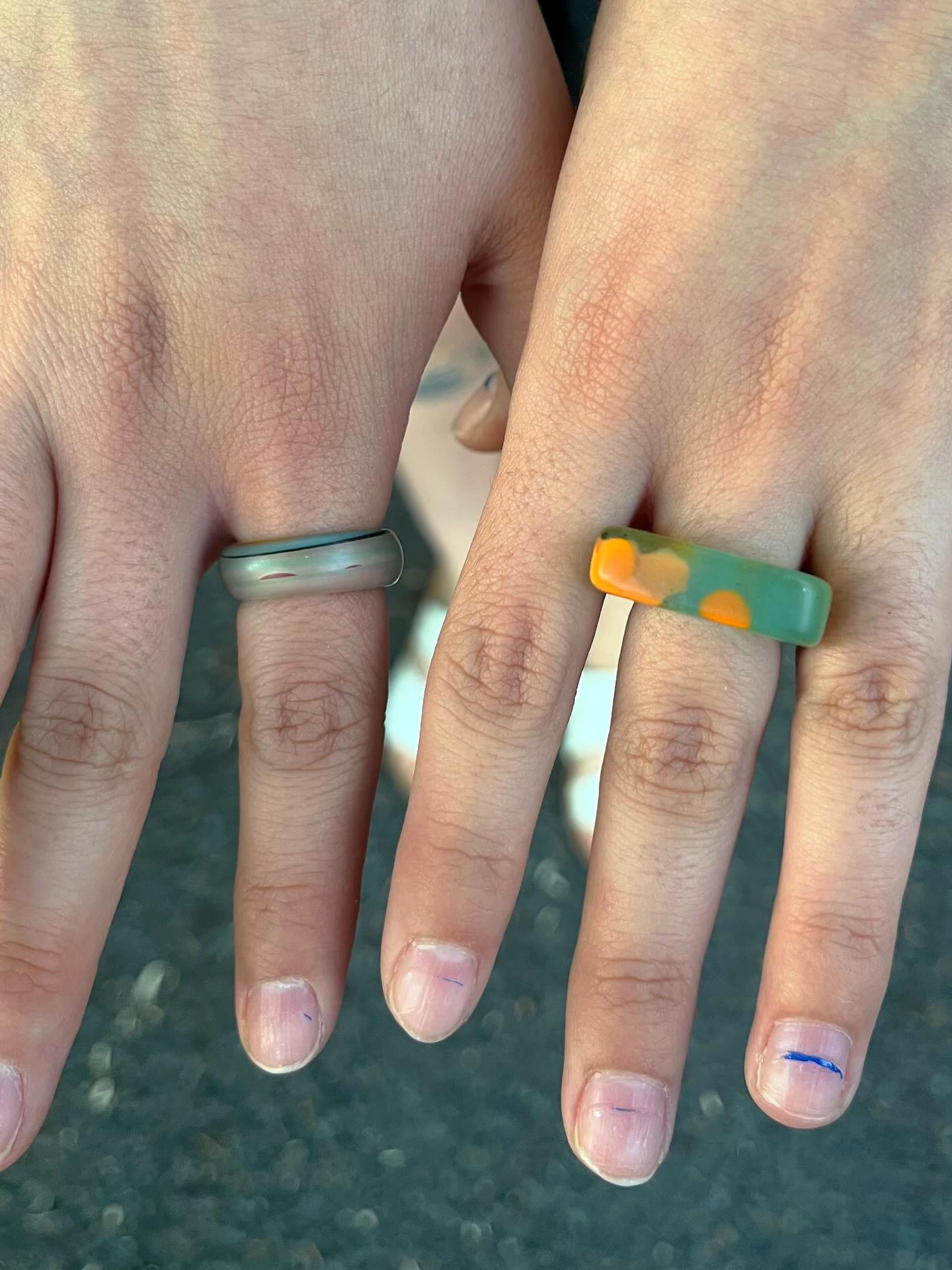 🏄🏄♀️🏄♂️
Double your pleasure with two SURFITE rings!😜
#surfite #surfitering #surfboardresin #zacharybloomjewelry #resinring