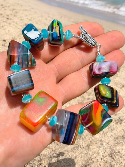 🏄♂️🏄♀️🏄
Catch this gorgeous BOLD hand-shaped free-form SURFITE bracelet with faceted Amazonite this weekend up in Rhode Island.
I am so excited to be participating in the 43rd Annual Narragansett Art Festival this coming Saturday & Sunday in Rhode Island put on by the Rotary Club of Wakefield. This show takes place at Veteran’s Park & Gazebo Field at the iconic Towers overlooking Narragansett Beach. If you live in Rhode Island this show is a must see with extremely talented artists.😍
#narragansettri #narragansettbeach #rhodeislandartist #zacharybloomjewelry #surfite