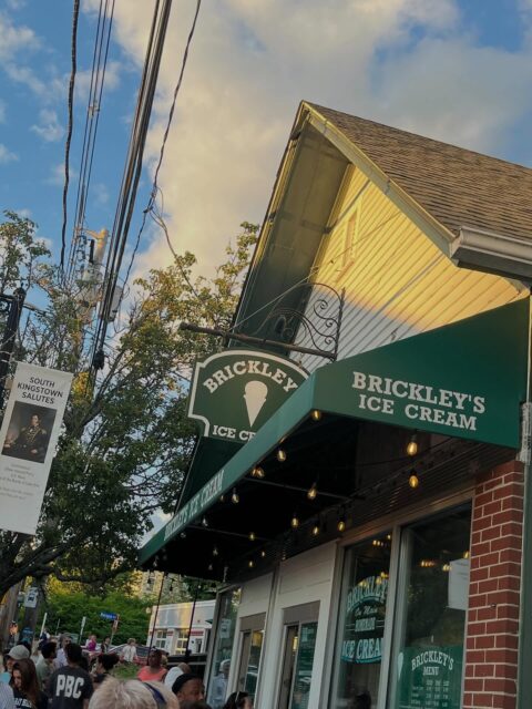 🍨😍🍨
After a VERY long day of 40 mile an hour wind gusts, tons of folks, and some very decent sales, it’s time to indulge. BRICKLEY’S Homemade Ice Cream is some of the best I’ve ever had. And I’ve had my fair share of ice cream I assure you!!!🤣
#brickleysicecream #rhodeislandlife #brickleysri