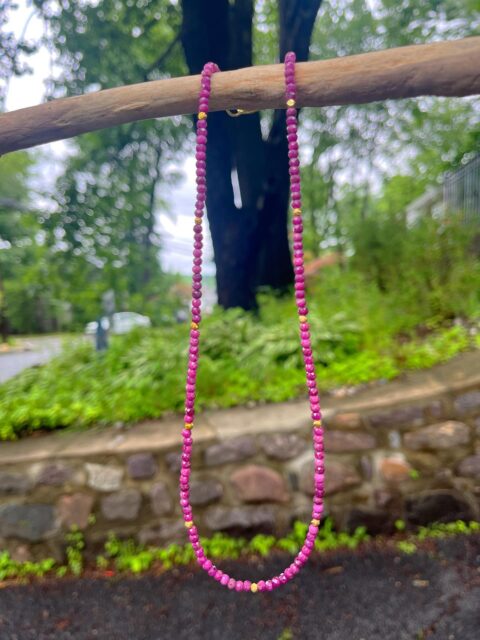🍇😱🍇
Just pure beautiful faceted ruby & 18kt gold vermeil accents. This one is quite a nice simple delicate design. DM me for details.😜
#rubynecklace #rubyjewelry #zacharybloomjewelry #summeroutfits #jewelryartist