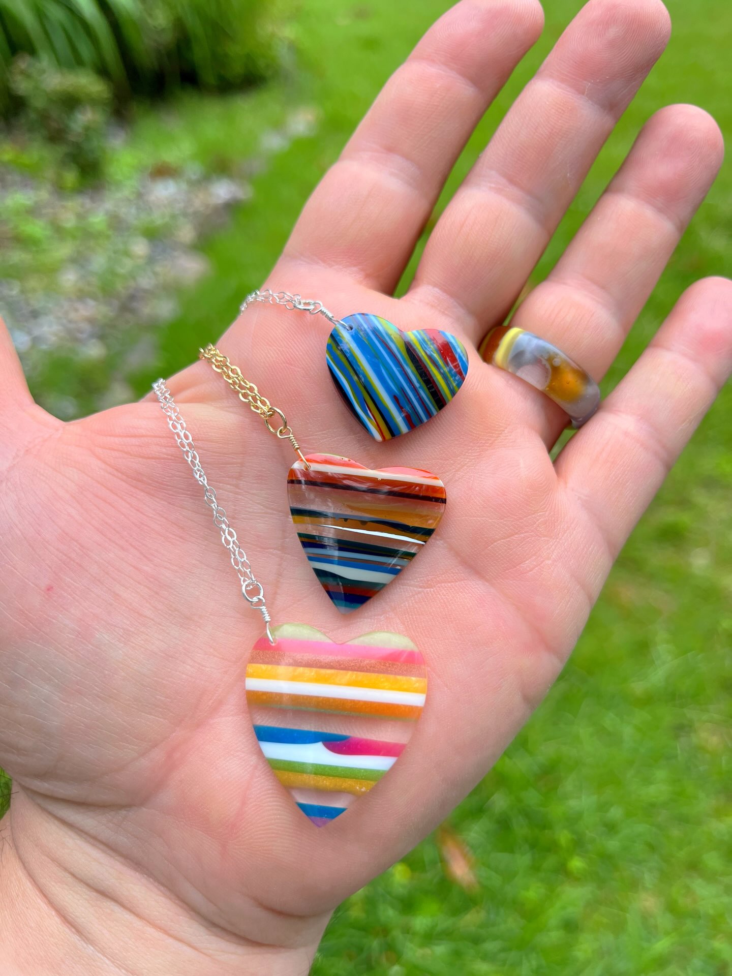 ππββοΈπββοΈ
Hand-shaped SURFITE heart necklaces available now. I made a small, medium, and large. They are all approximately 18 inches in length. These up-cycled surfboard resin designs are all one-of-kind. DM me for details.π₯°
#surfitenecklace #surfiteheart #zacharybloomjewelry #heartnecklace #surfart