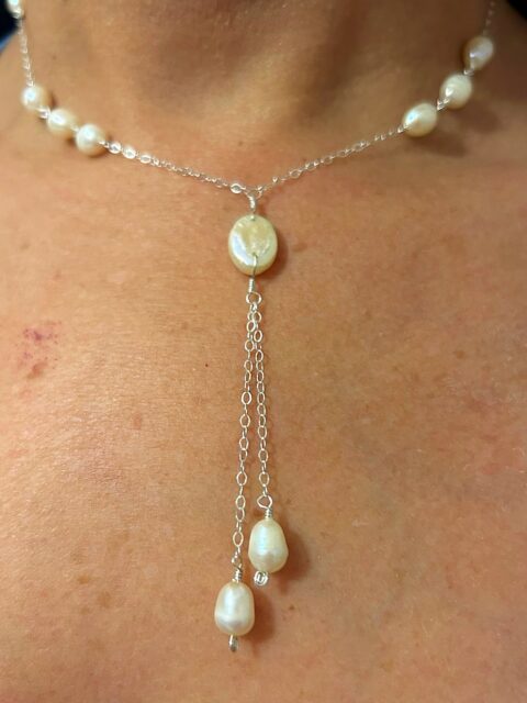 🤍😍🤍
Elegance with pearls & silver…
Thanks to my wife for modeling.😊
#pearljewellerydesign #elegantpearls #zacharybloomjewelry #bridaljewelry #somethingspecial