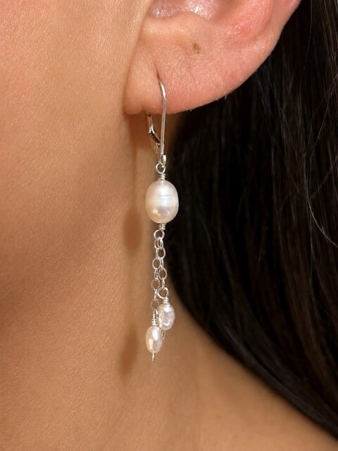 🤍🤍🤍
Pearls & Silver…
😍
#pearlearringsَ #bridalearrings #bridaljewelry #zacharybloomjewelry #elegantearrings