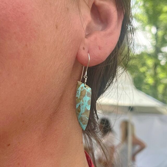 ๐๐ฉต๐
She put on her turquoise earrings immediately after buying them!โบ๏ธ
#turquoiseearrings #lapidaryearrings #customcutgemstone #turquoisejewelry #zacharybloomjewelry