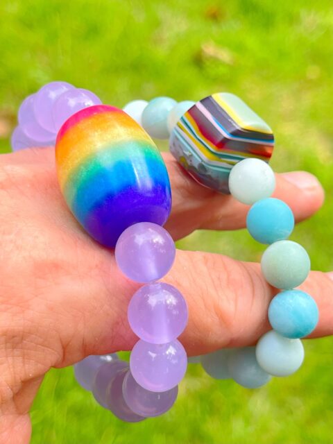🏄♀️🏄♂️🏄
Super fun BOLD SURFITE stretch bracelets with gemstones. The bracelet on the left was a custom surfboard resin rainbow pour which I was able to hand-shape this gorgeous rainbow bead from. I used beautiful lavender chalcedony spheres for that one. The bracelet on the right is a hand-shaped colorful surfboard resin bead combined with matte finished amazonite. Both of these are perfect for summer.😍
#surfite #surfitebracelet #surfitejewelry #zacharybloomjewelry #surfboardglassing