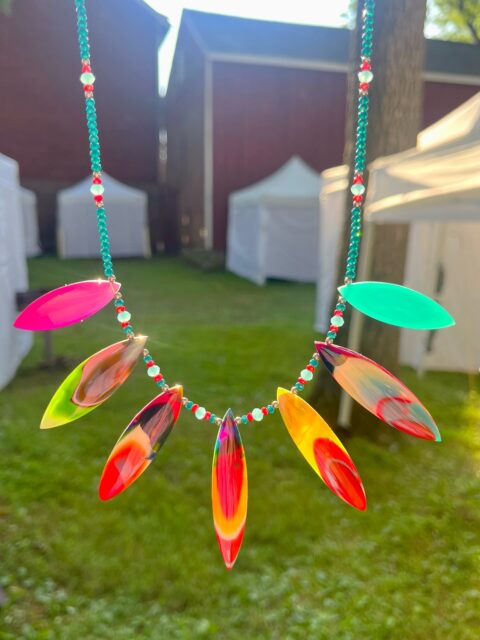 🏄‍♀️🏄‍♂️🏄
WOW!😮 
The way this hand-shaped SURFITE necklace comes to life with the sun behind it is spectacular.
Catch me today in Pennsylvania for a wonderful art show which takes place in a town called Erwinna in their beautiful Tinicum Park. The Tinicum Art Festival is in its 75th year. It’s a gorgeous setting with tons of talented artists. Hours are from 10-5pm. The show costs $10 for adults & $1 for kids over 6. Parking is free. Hope to see you in Bucks County today.😜
#tinicumartsfestival #buckscountyarts #zacharybloomjewelry #tinicumpark #summerartfestival