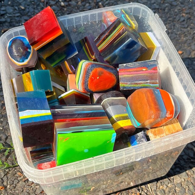 🏄♂️🏄♀️🏄
WORK IN PROGRESS…
This container is where I put all my square & rectangle cuts to eventually make hand-shaped upcycled surfboard resin beads & wine bottle stoppers. Tons of work goes into each and every design you see here. SURFITE is my absolute favorite material to work with. The colors are so vivid & every single design is always one-of-a-kind!😜
#surfite #surfiterough #surfitebeads #zacharybloomjewelry #handshapedsurfboards