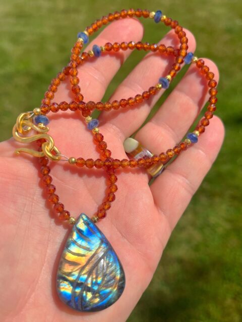 π±π±π±
How amazing does that piece look in the Rhode Island sunshine this morning!?!π
This is a beautiful combo of hand-carved multi-color flashy labradorite pendant with honey hessonite garnet, and Brazilian kyanite. Itβs accented with 18kt gold vermeil beads and an 18kt gold vermeil hand-hammered S clasp.
DM me for all details & video.π
#multicolorlabradorite #hessonitegarnet #carvedlabradorite #hessonitenecklace #labradoritenecklace