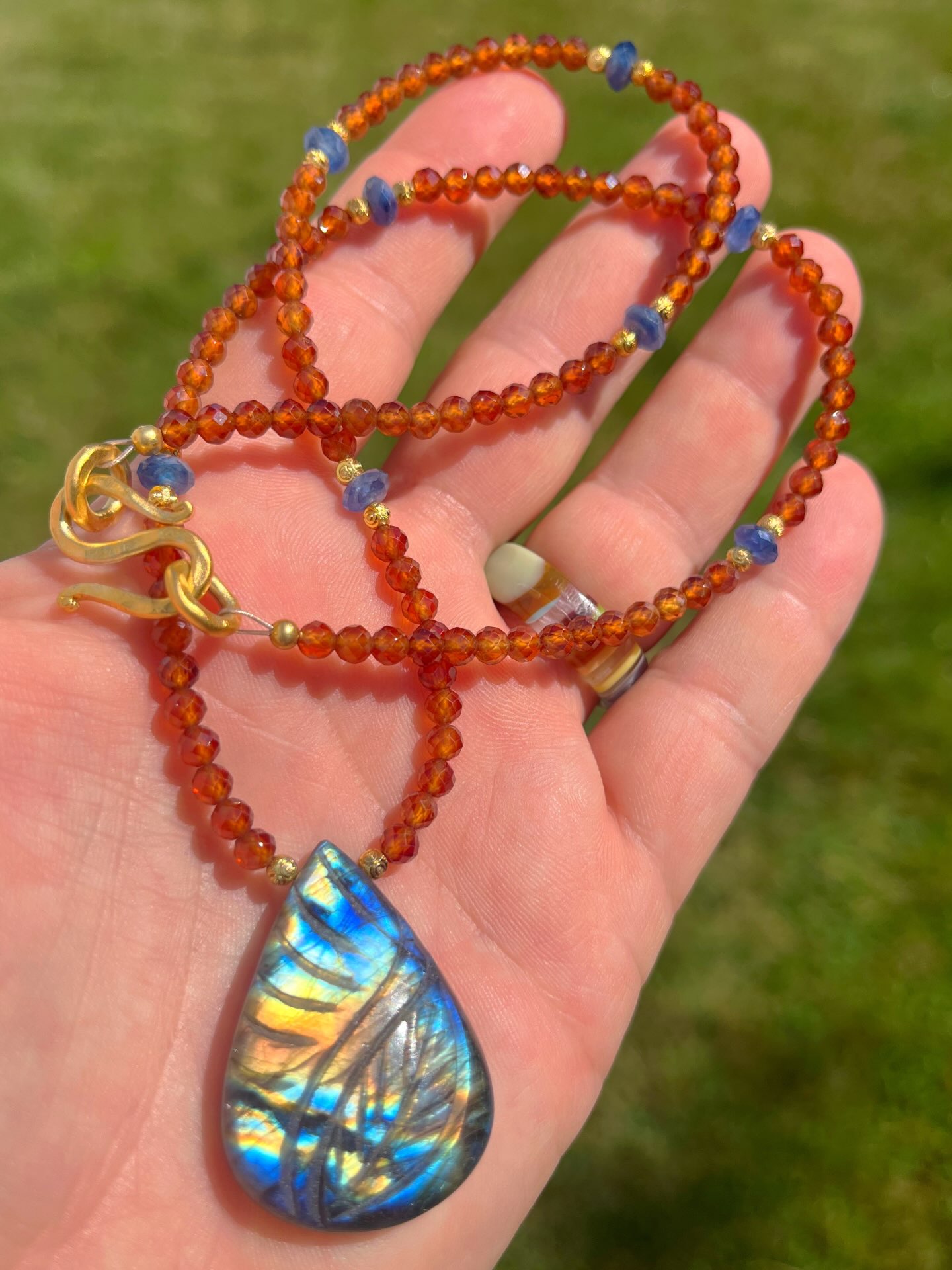 π±π±π±
How amazing does that piece look in the Rhode Island sunshine this morning!?!π
This is a beautiful combo of hand-carved multi-color flashy labradorite pendant with honey hessonite garnet, and Brazilian kyanite. Itβs accented with 18kt gold vermeil beads and an 18kt gold vermeil hand-hammered S clasp.
DM me for all details & video.π
#multicolorlabradorite #hessonitegarnet #carvedlabradorite #hessonitenecklace #labradoritenecklace